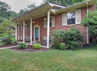 1601 Woodridge Dr, Johnson City, TN 37604