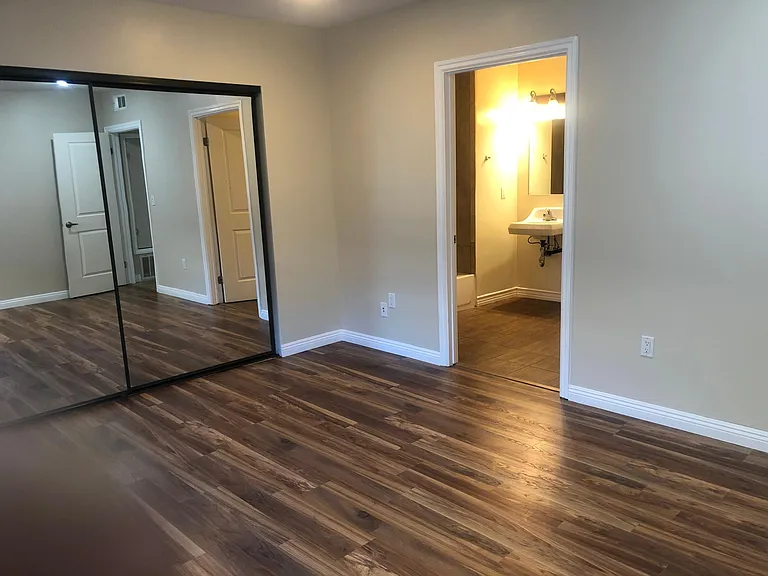 16429 Victory Blvd — Photo 19