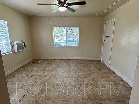 4th image of 2240 Glen Ave