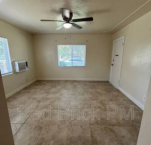 2240 Glen Ave — Photo 5