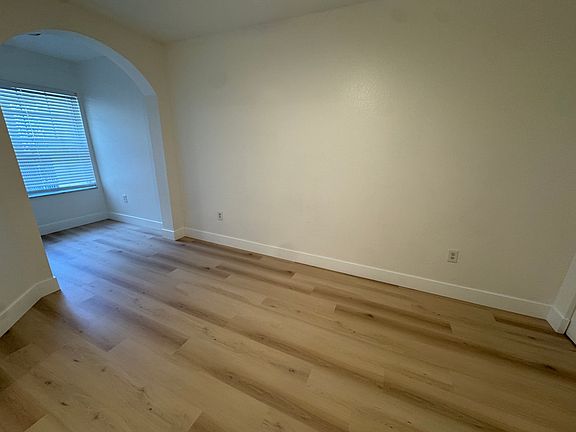 5th image of 110 SW Peacock Blvd APT 102