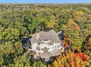 4 W Bay Ln, North Oaks, MN 55127