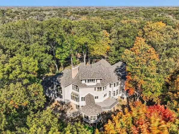 4 W Bay Ln, North Oaks, MN 55127
