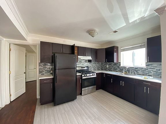 4th image of 39 Essex Dr Floor 1F-1
