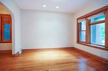 4th image of 3427 N Leavitt St