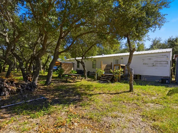 1003 Rowe St, Rockport, TX 78382