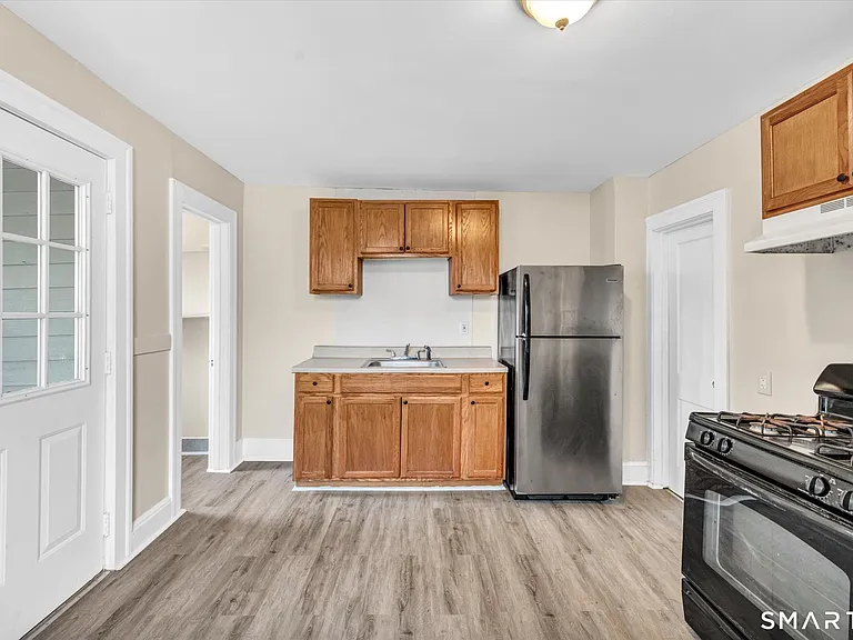 128-130 Sisson St #2 — Photo 9