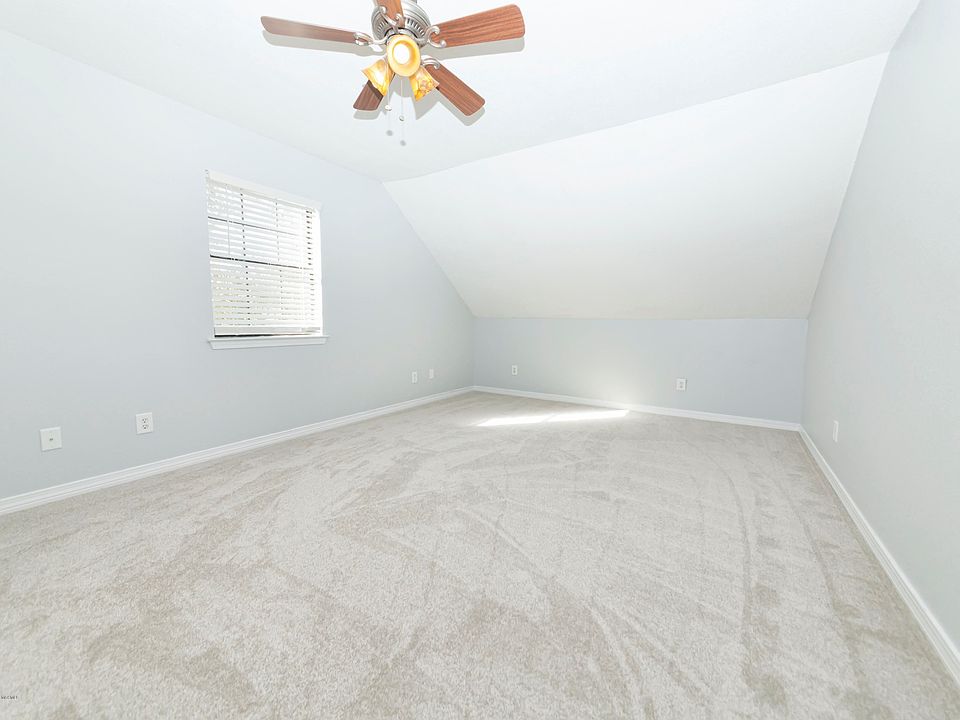 2nd image of 2600 Tampica Rd