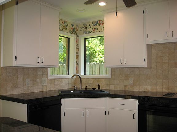 5th image of 42 Austin Hollow Cir