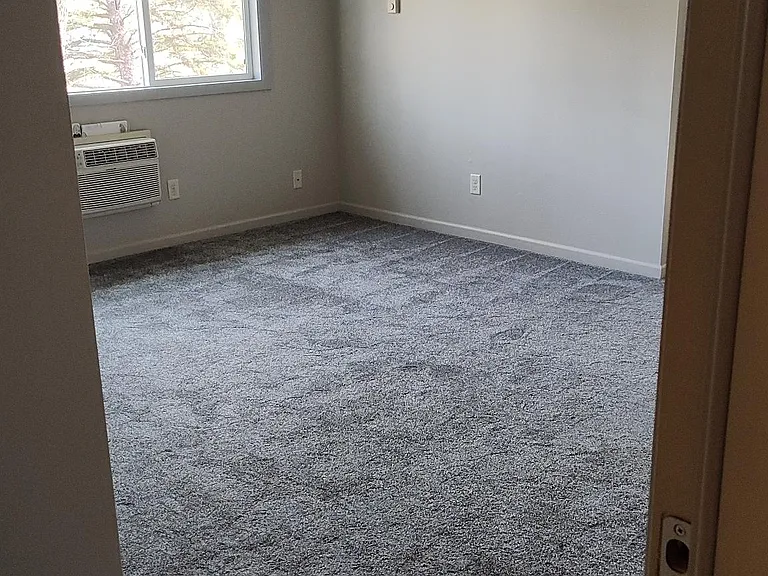 220 1st Ave E #4 — Photo 4