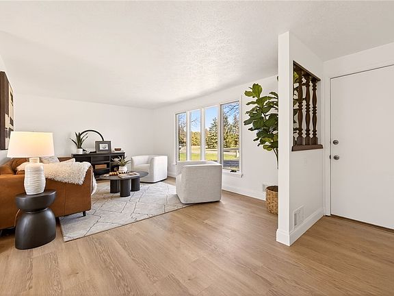 3rd image of 19 Chimney Hill Rd