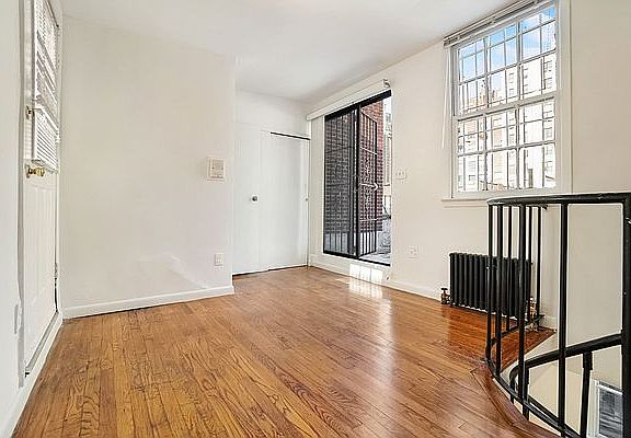 4th image of 34 W 85th St #4