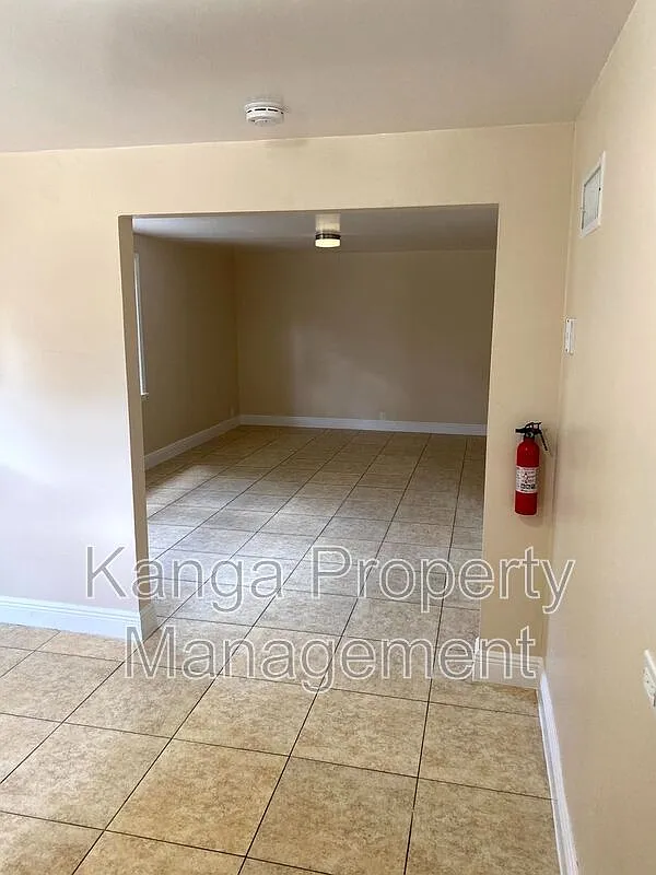2 bed, 1.0 bath, 706 sqft, $2,000 — Photo 3