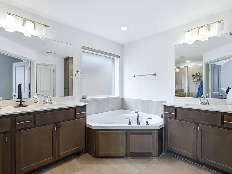 1004 Mikaela Dr — Photo 6