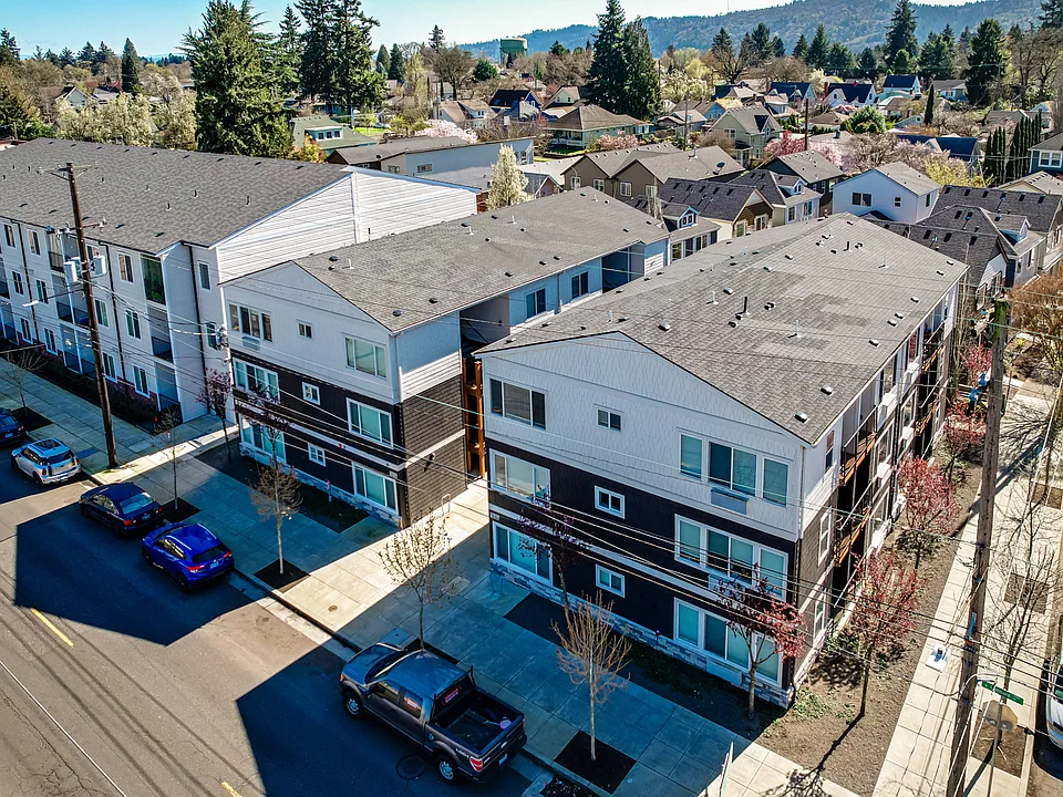 Lombard Apartments