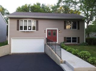 8419 Dorr Rd, Wonder Lake, IL 60097