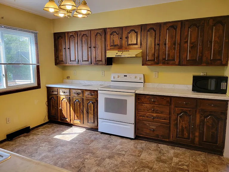 512 E Maple St — Photo 29