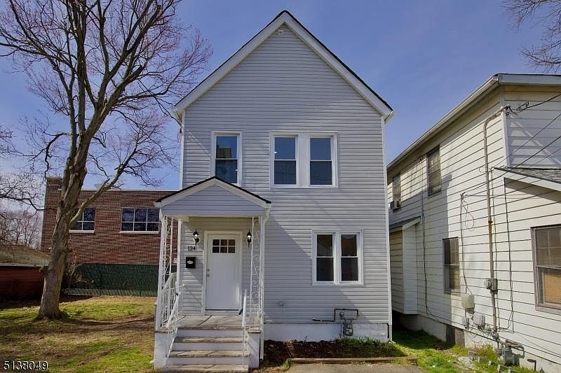 1st image of 124 Oswald Pl