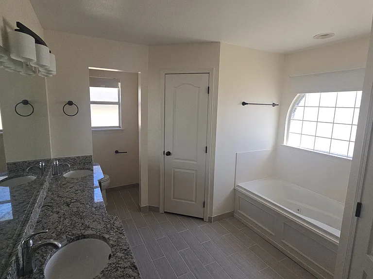 112 Cades Ct — Photo 4
