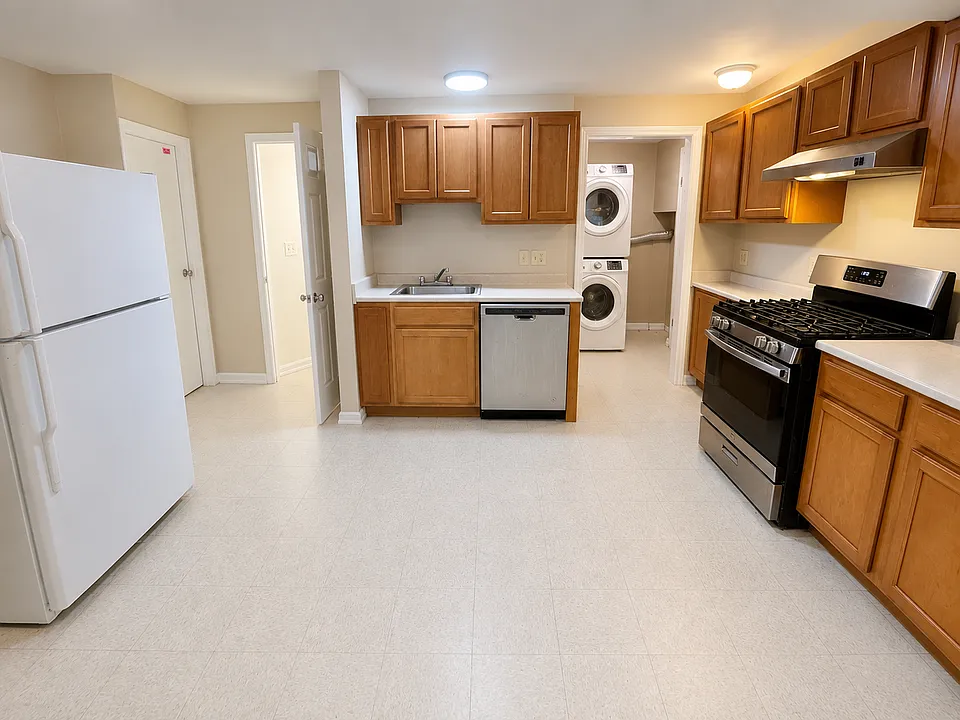 40 Colchester Ave