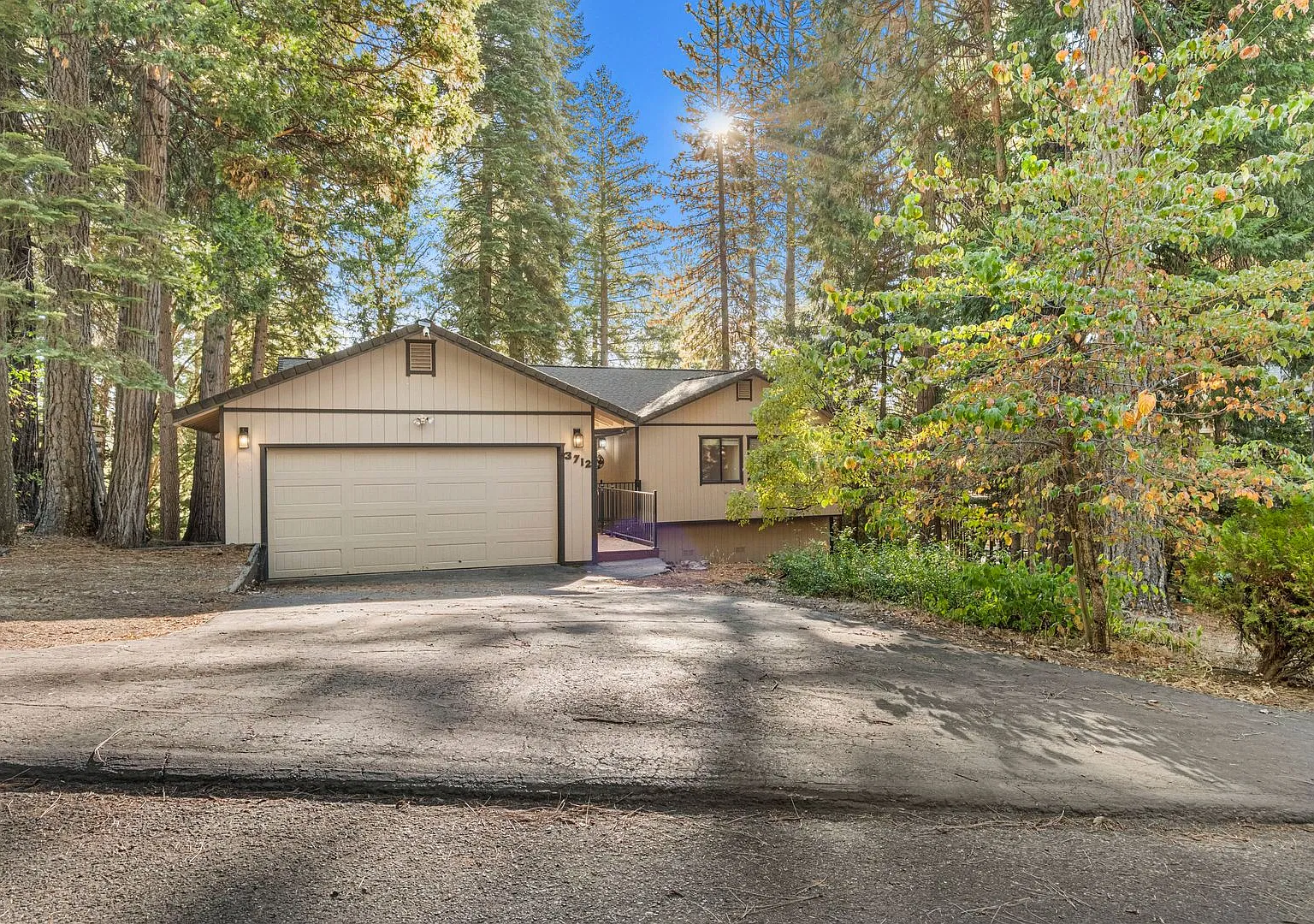 3-Bedroom Home with Forest Views in Pollock Pines — Photo 1