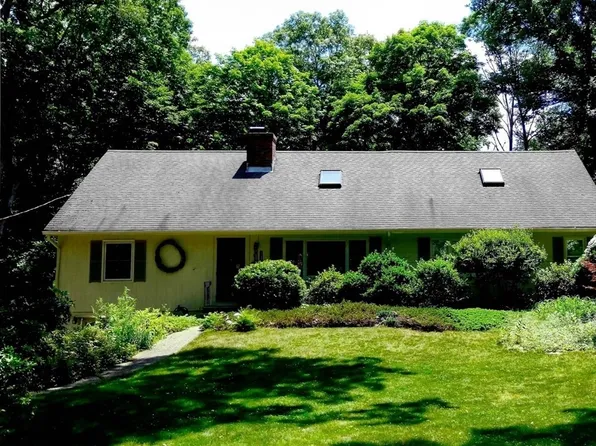 22 Holt St, Hopkinton, MA 01748