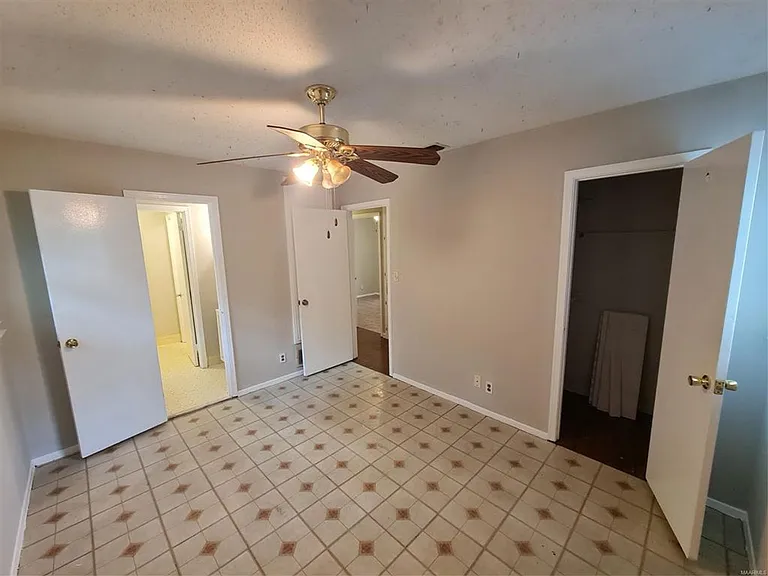 516 Lawndale Ln — Photo 13