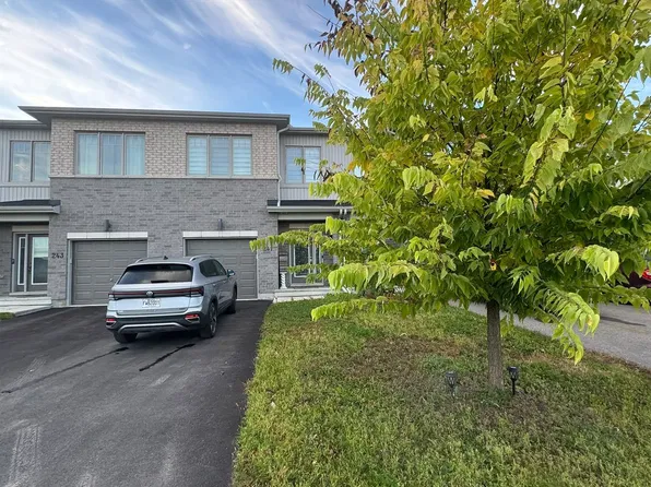 241 Pingwi Pl, Ottawa, ON K1X 0G2
