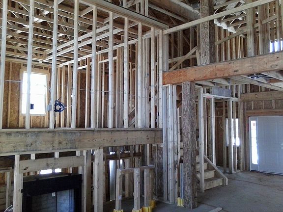 3rd image of 978 Heritage St
