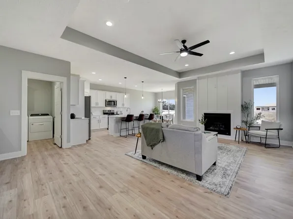 8701 S 49th St, Lincoln, NE 68516
