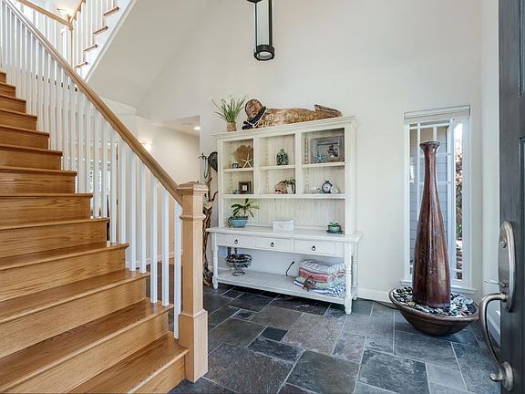 3rd image of 778 Seacliff Dr