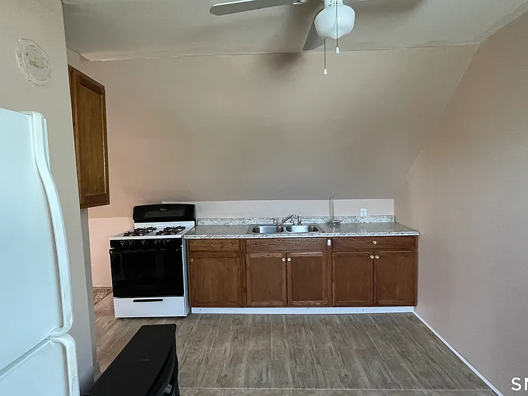 182 Beechwood Ave — Photo 3
