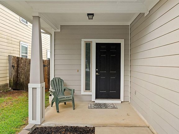 4th image of 557 Twisted Oaks Ln