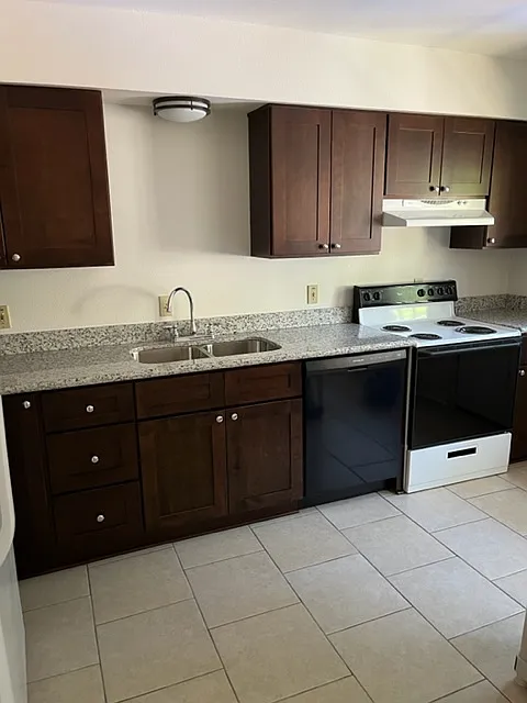 2 bed, 1.5 bath, 1160 sqft, $1,350 — Photo 3