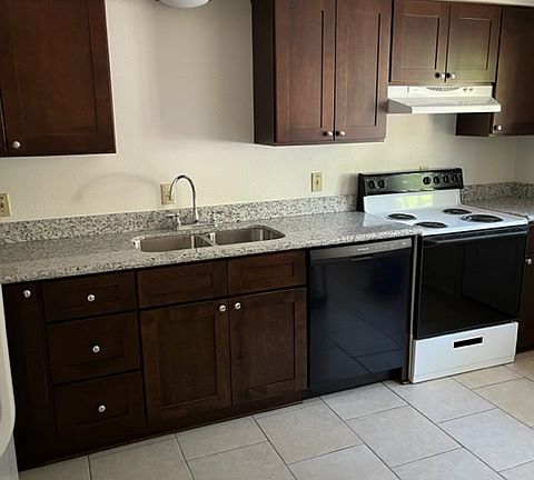 3rd image of 1246 Park Dr #1246