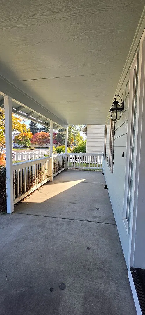267 Sw Huckleberry Drive — Photo 2