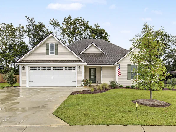3985 Landings Cir, Hahira, GA 31632