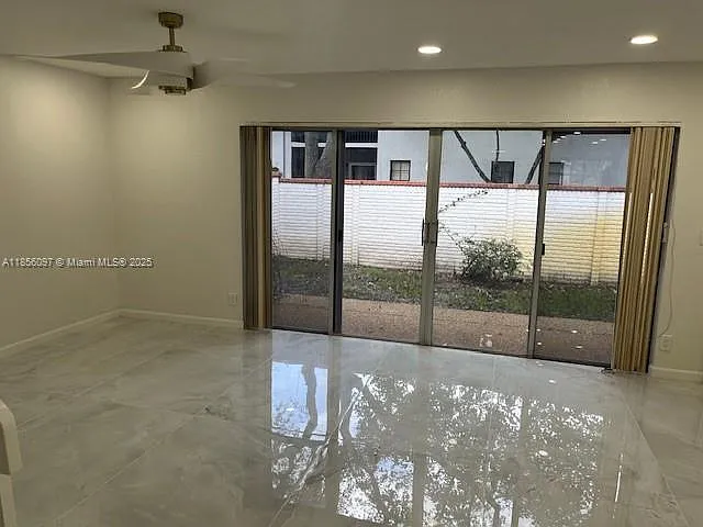 3 bed, 2.5 bath, 1409 sqft, $2,975 — Photo 3