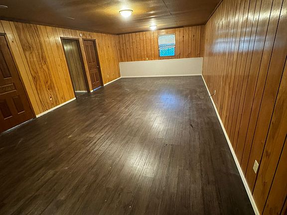 5th image of 2213 Crary St