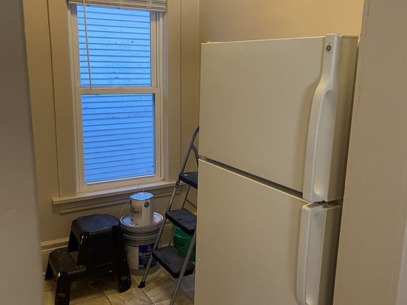 4th image of 310 Burgess St Unit 2