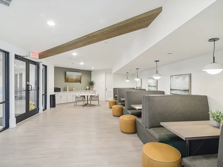 Somerset Apartments — Photo 20