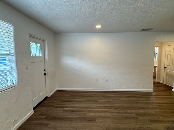 2nd image of 406 Oak St #404
