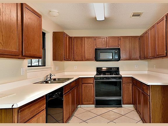 5th image of 513 Valley Dr
