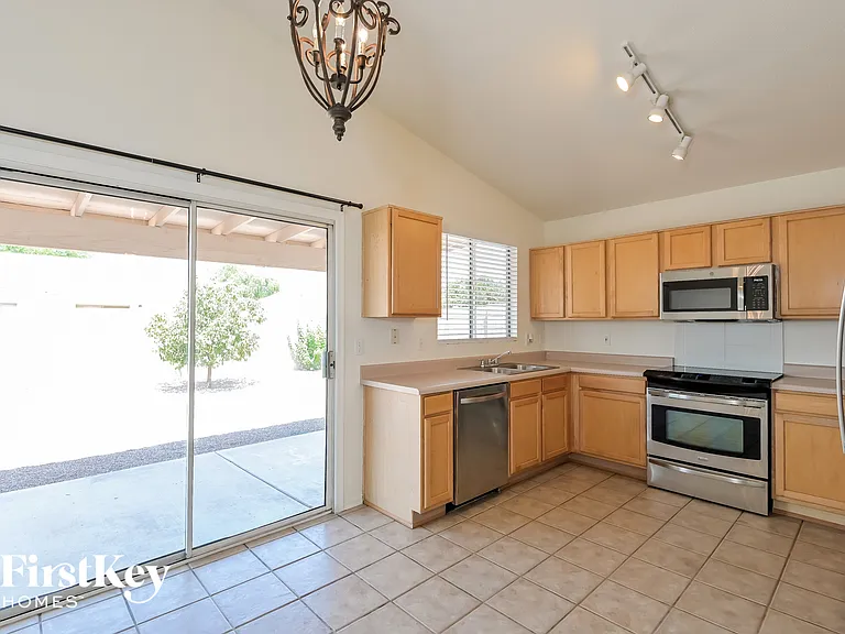 3114 S Vaughn Dr — Photo 4