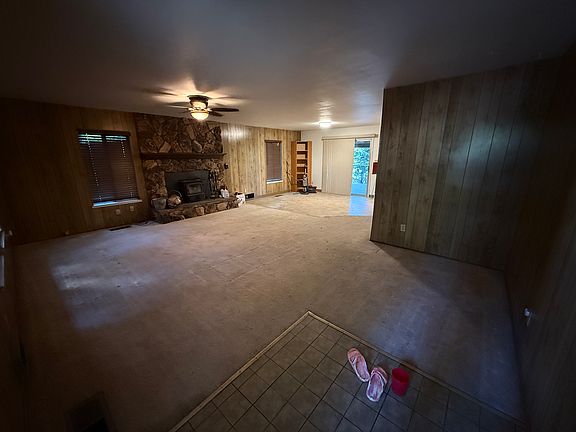 5th image of 2686 Valley View Dr
