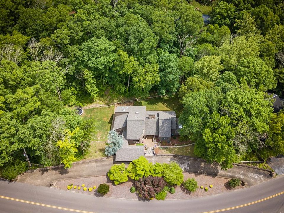 1st image of 2525 Essex Dr