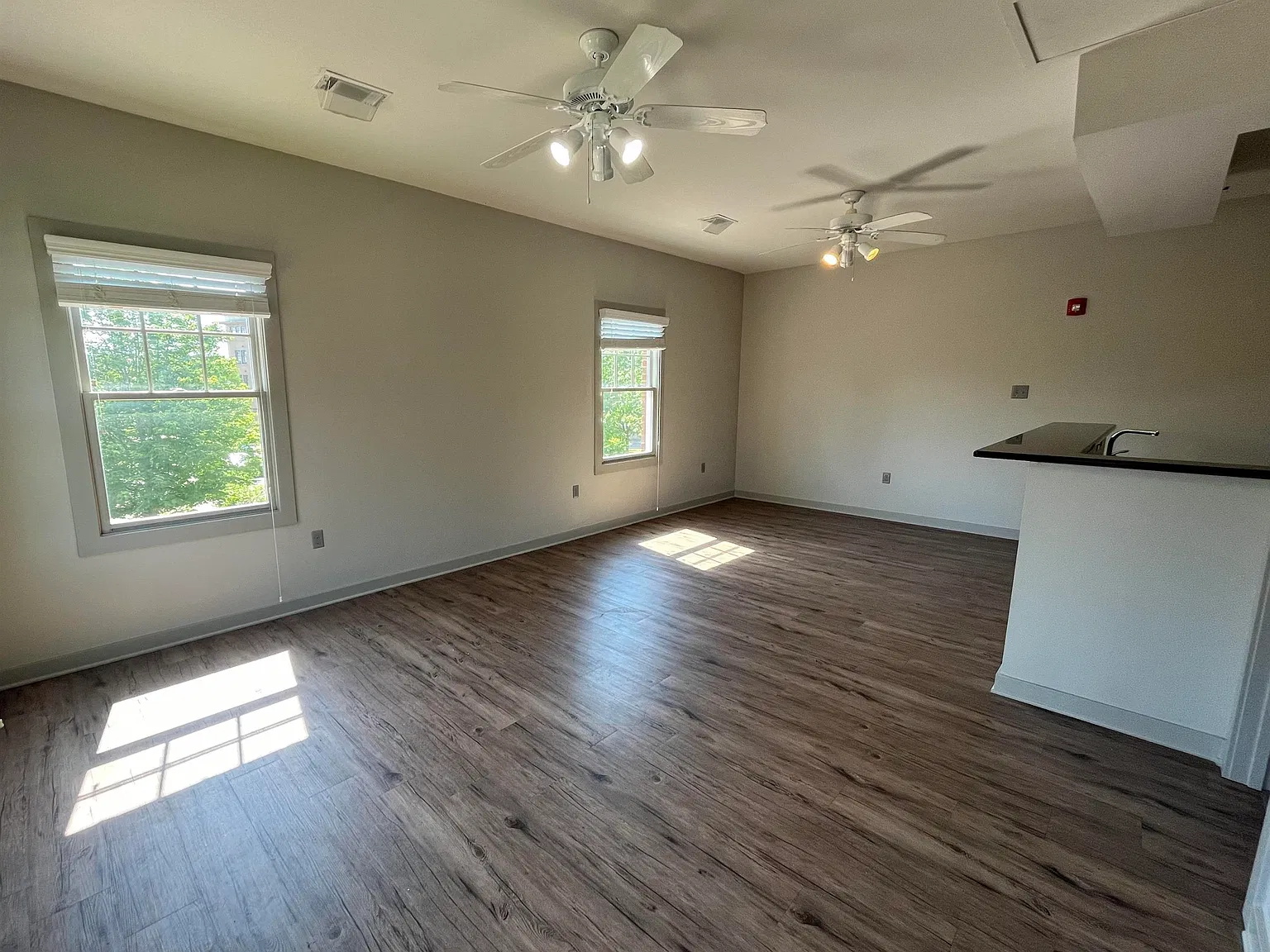 1 bed, 1.0 bath, 691 sqft, $895 — Photo 2