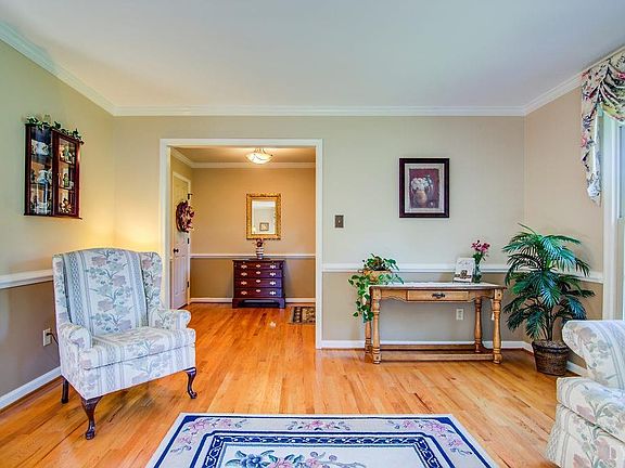 5th image of 785 Farfields Dr