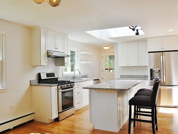 4th image of 150 Smith St