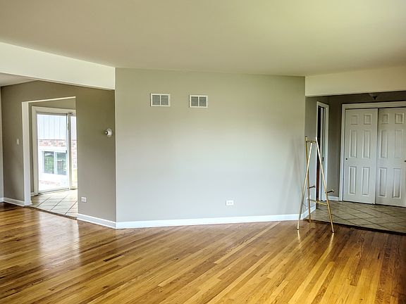 5th image of 16644 Greenwood Ave